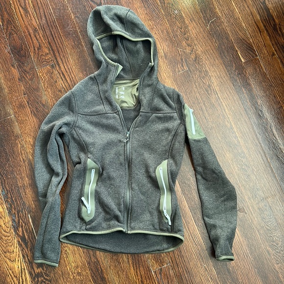 Green Arcteryx Full Zip Sweater with Hood and Zip Pockets - Picture 2 of 4